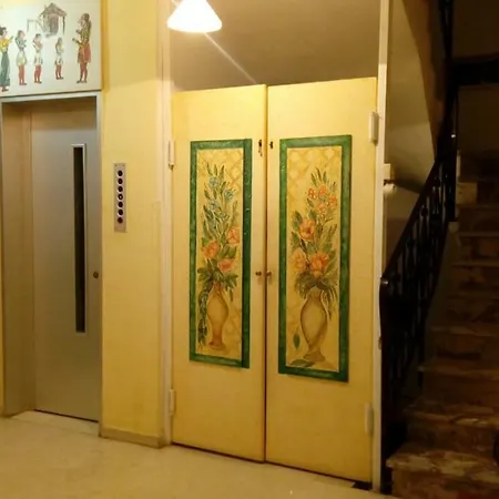 Kadmos Lägenhetshotell 3*